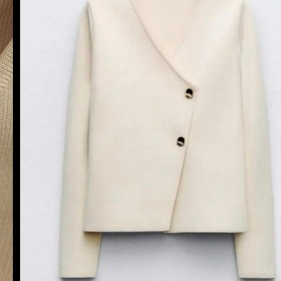 Zara Women's Off-White Blazer with Gold Buttons - Picture 4 of 4